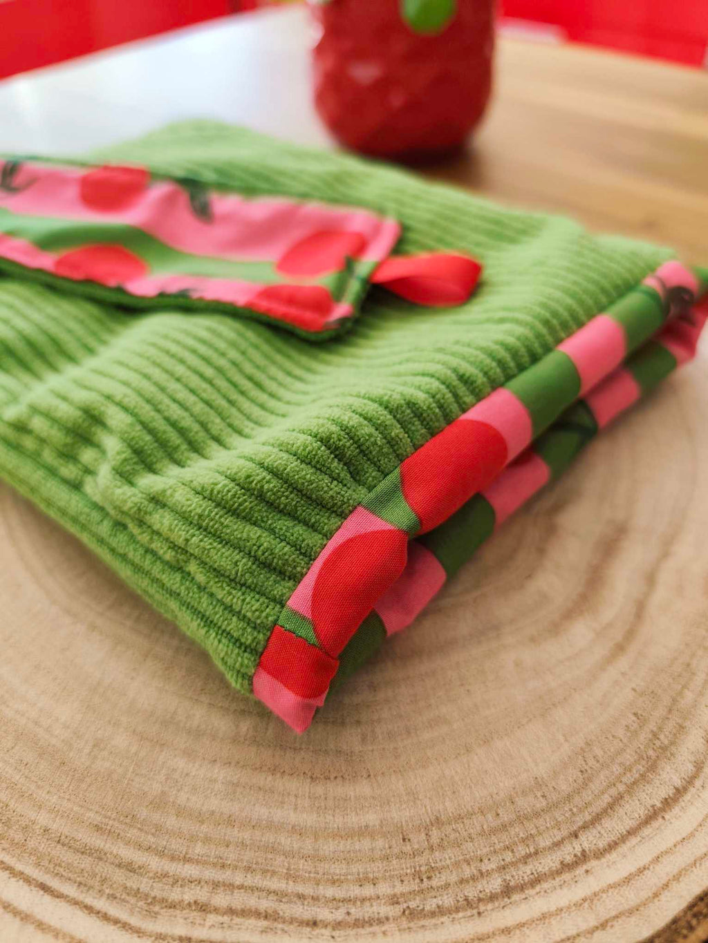 Pochette Livre Mots dans du Velours, protege livre bouton pressions  artisanat francais marque page etui a lunette vert cerise