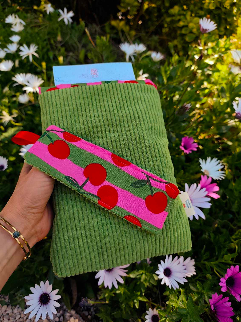 Pochette Livre Mots dans du Velours, protege livre bouton pressions  artisanat francais marque page etui a lunette vert cerise