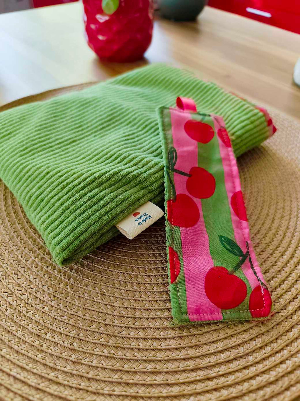 Pochette Livre Mots dans du Velours, protege livre bouton pressions  artisanat francais marque page etui a lunette vert cerise