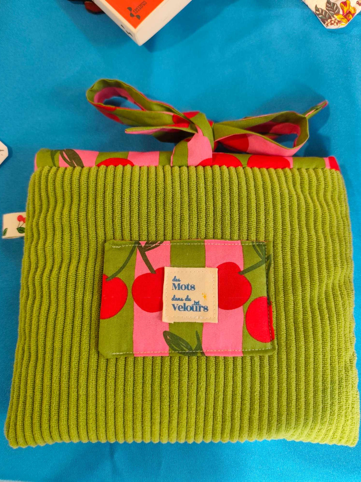 Des mots dans du velours pochettes livres france artisanat Vert Cerise pochette