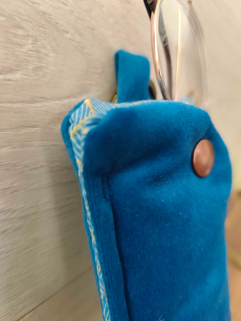 Des mots dans du velours pochettes livre artisanat france velours etui lunette marque pages bleu japon