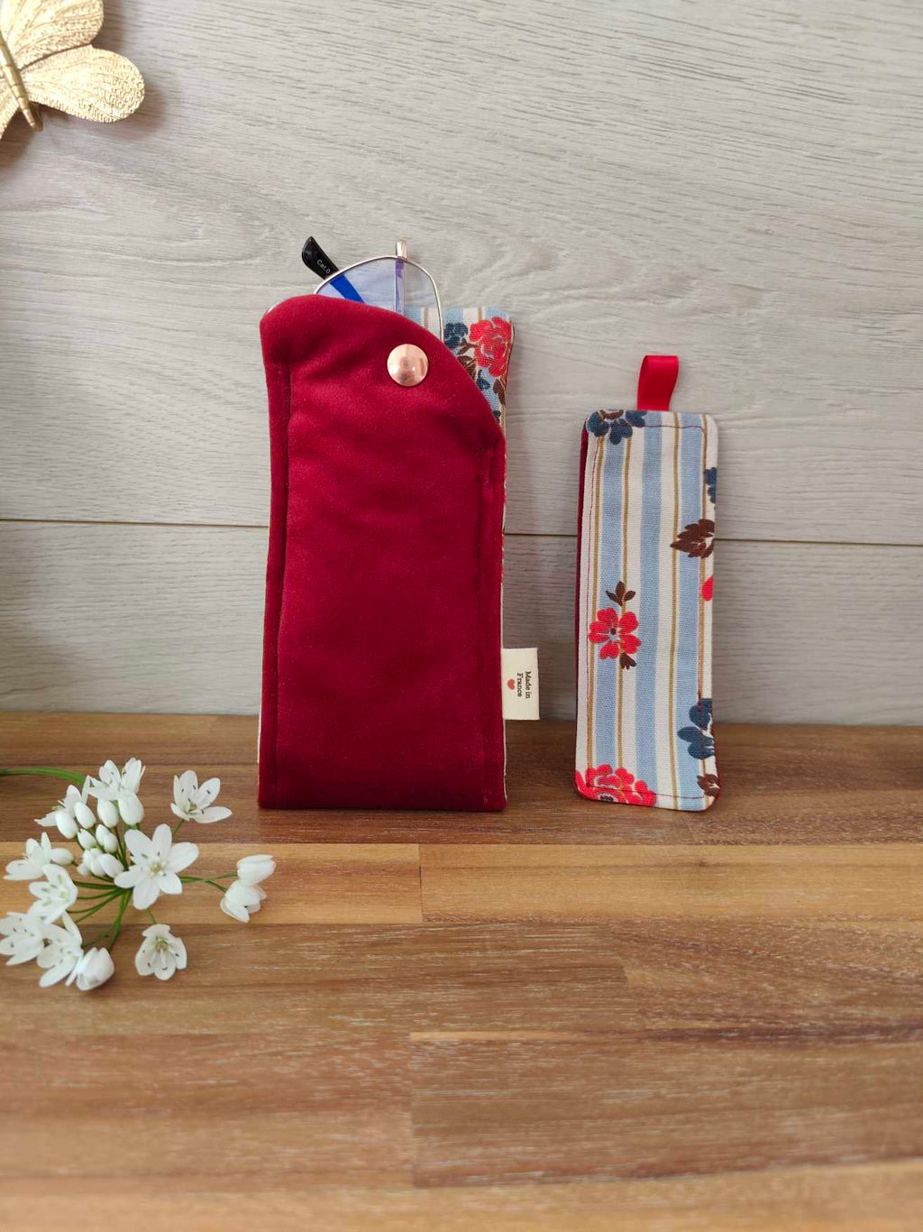 Des mots dans du velours pochettes livre artisanat france velours rouge etui lunette marque pages