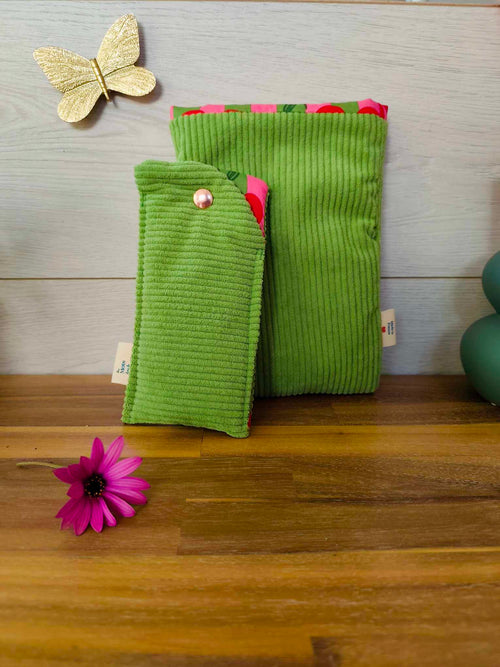Pochette Livre Mots dans du Velours, protege livre bouton pressions  artisanat francais marque page etui a lunette vert cerise