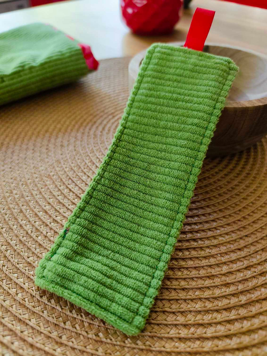 Pochette Livre Mots dans du Velours, protege livre bouton pressions  artisanat francais marque page etui a lunette vert cerise