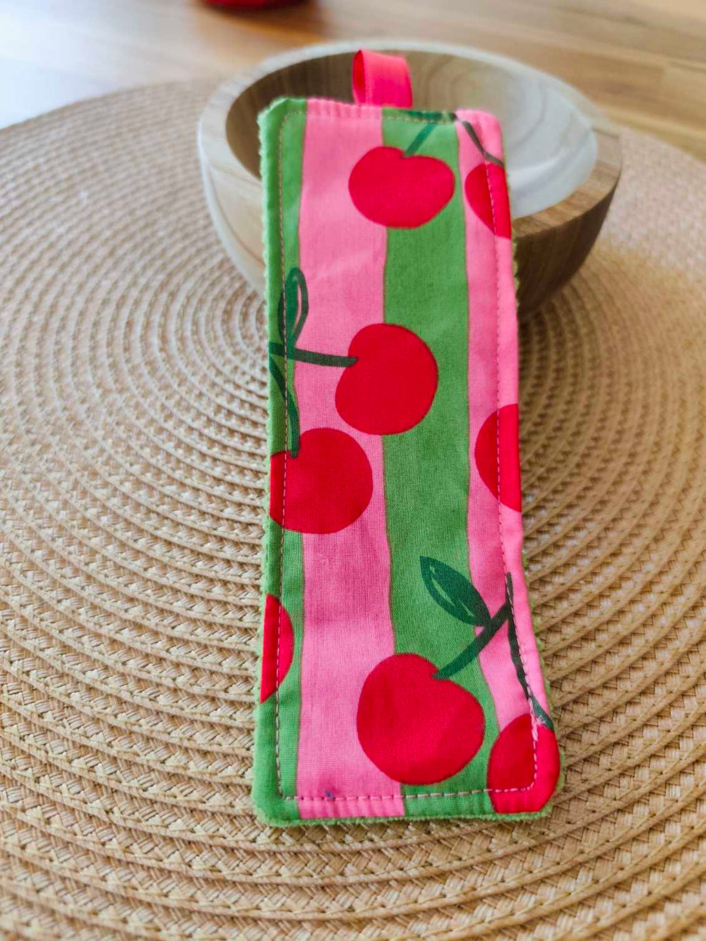 Pochette Livre Mots dans du Velours, protege livre bouton pressions  artisanat francais marque page etui a lunette vert cerise