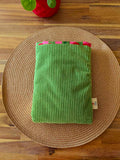 Pochette Livre MOts dans du Velours, protege livre bouton pressions  Vert cerise artisanat francais