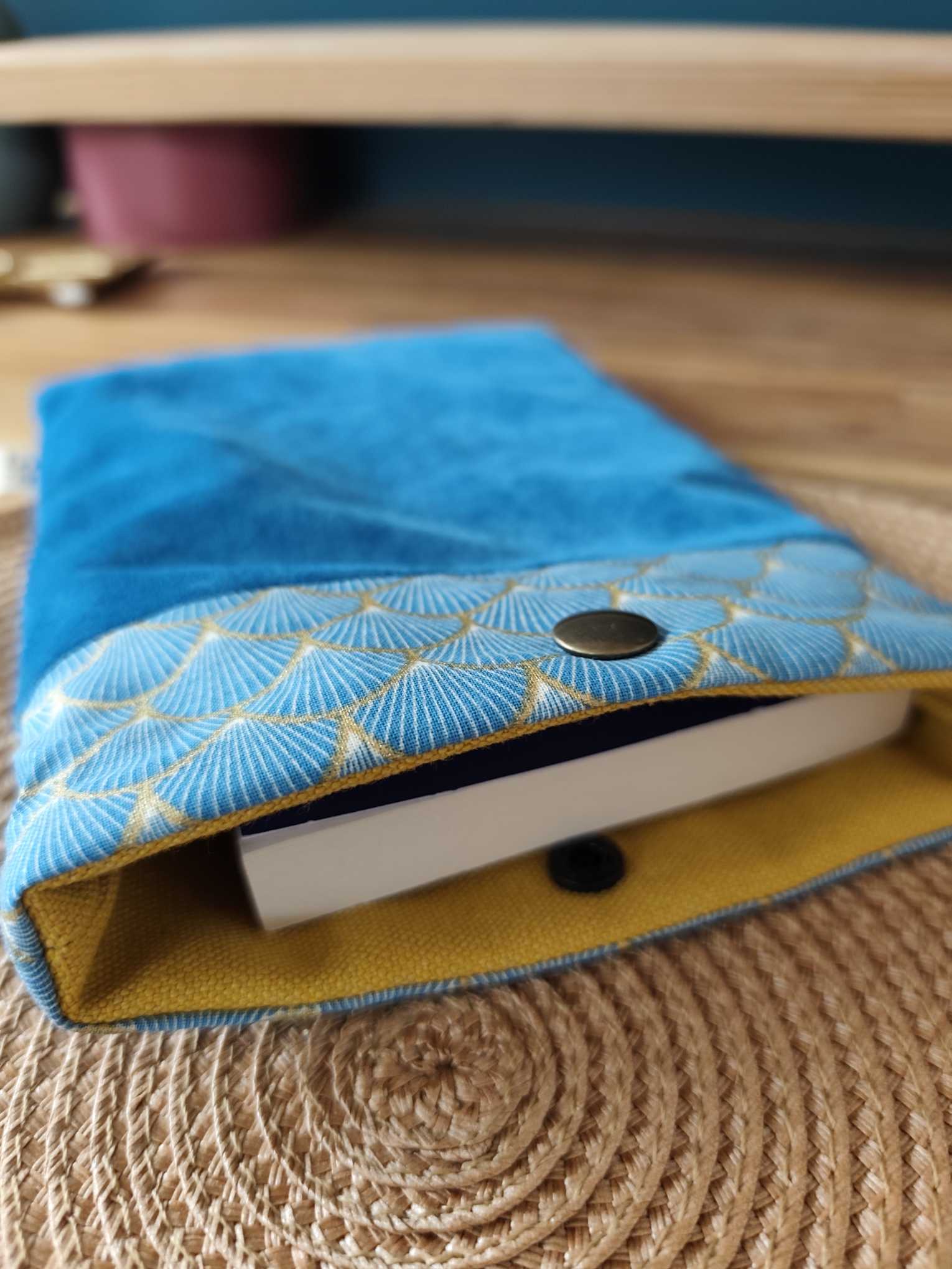 Des Mots dans du Velours Pochettes livre à bouton PRESSION Velours Bleu artisanat france 