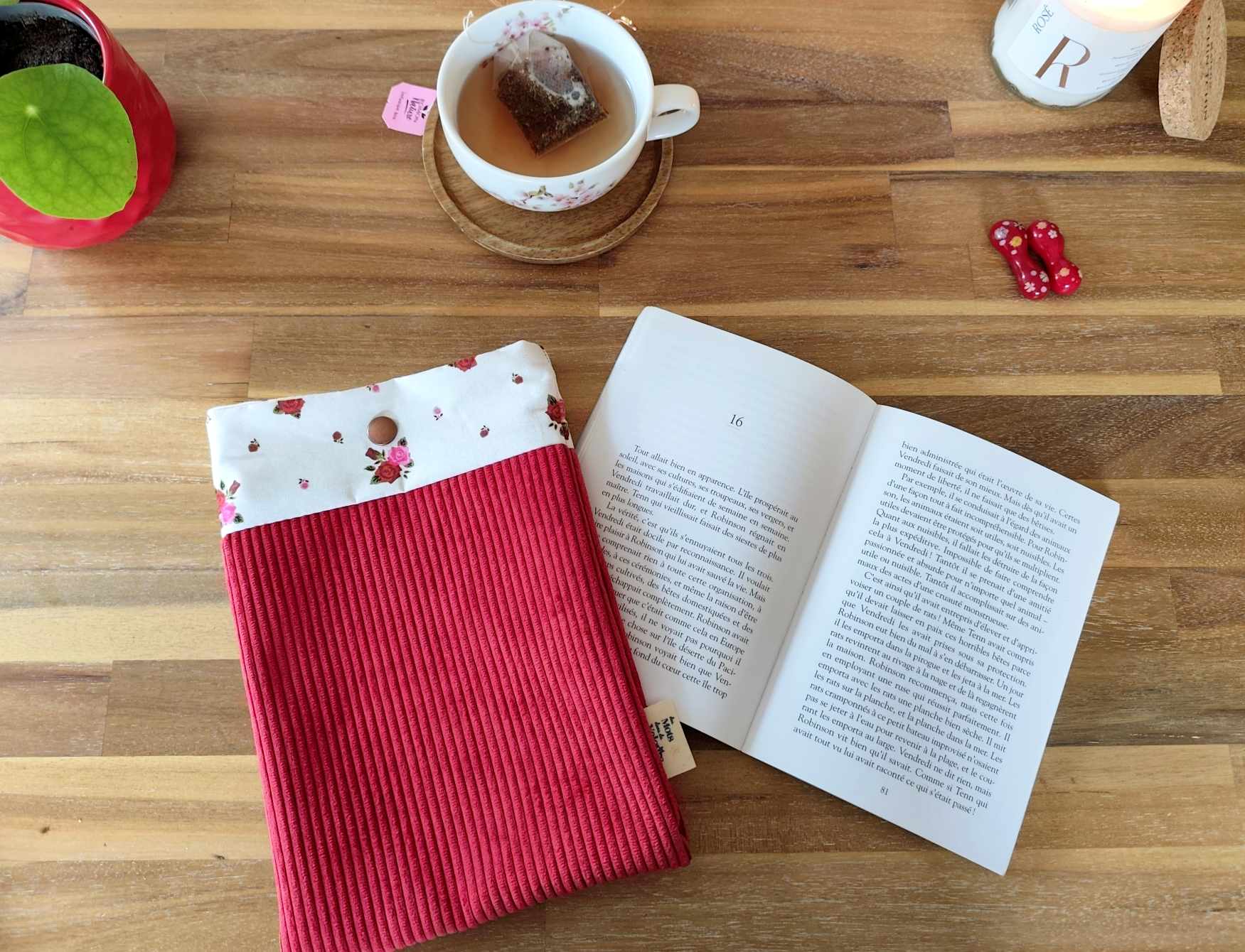 Pochette Livre MOts dans du Velours, protege livre bouton pressions  La Vie en Rose artisanat francais