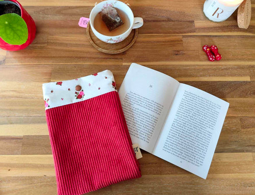 Pochette Livre MOts dans du Velours, protege livre bouton pressions  La Vie en Rose artisanat francais