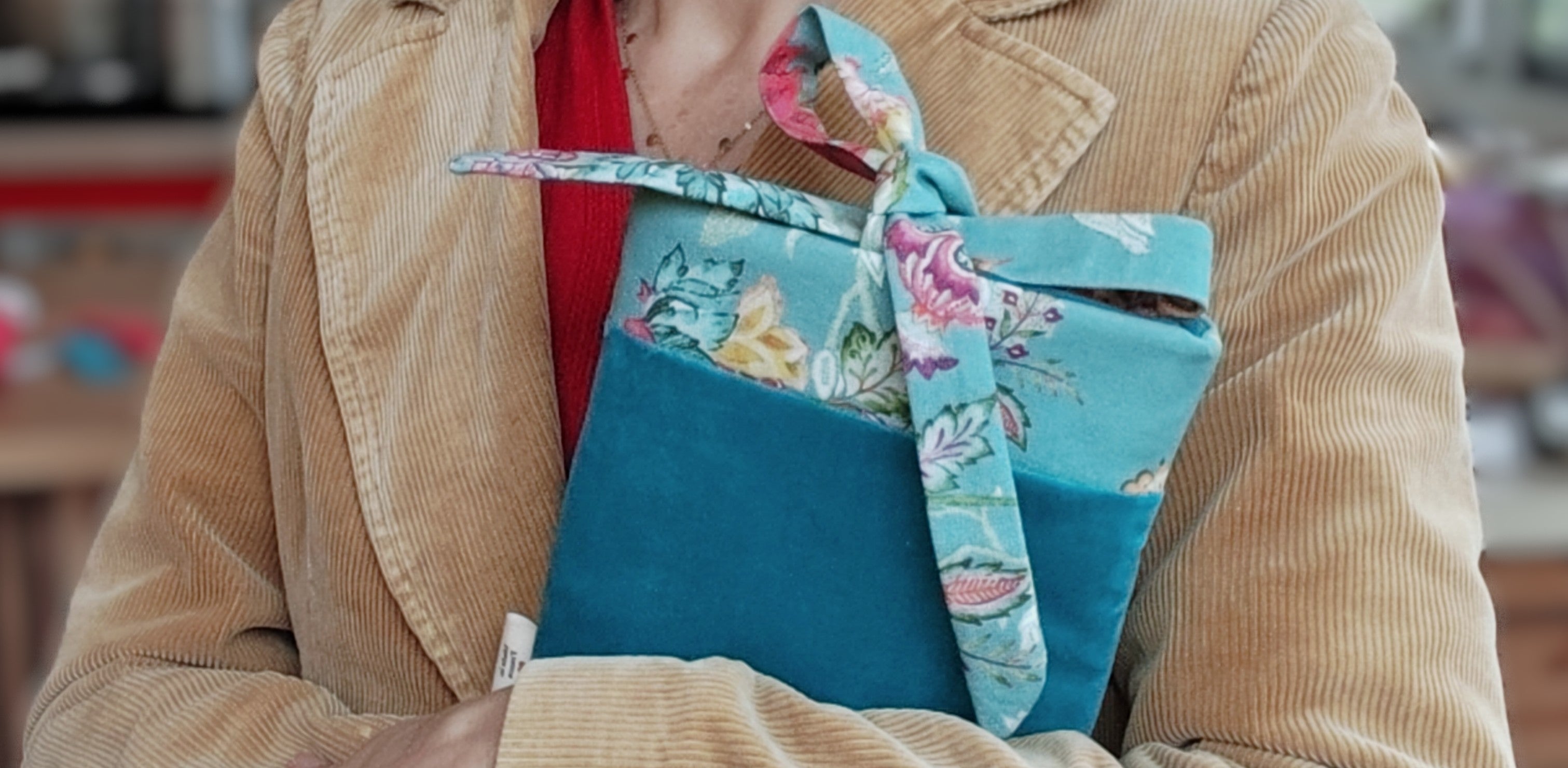 Pochette et protege Livre à Rubans en velours Vert bleu exotique, Des Mots dans du Velours, fabrication france, artisanat, marque page