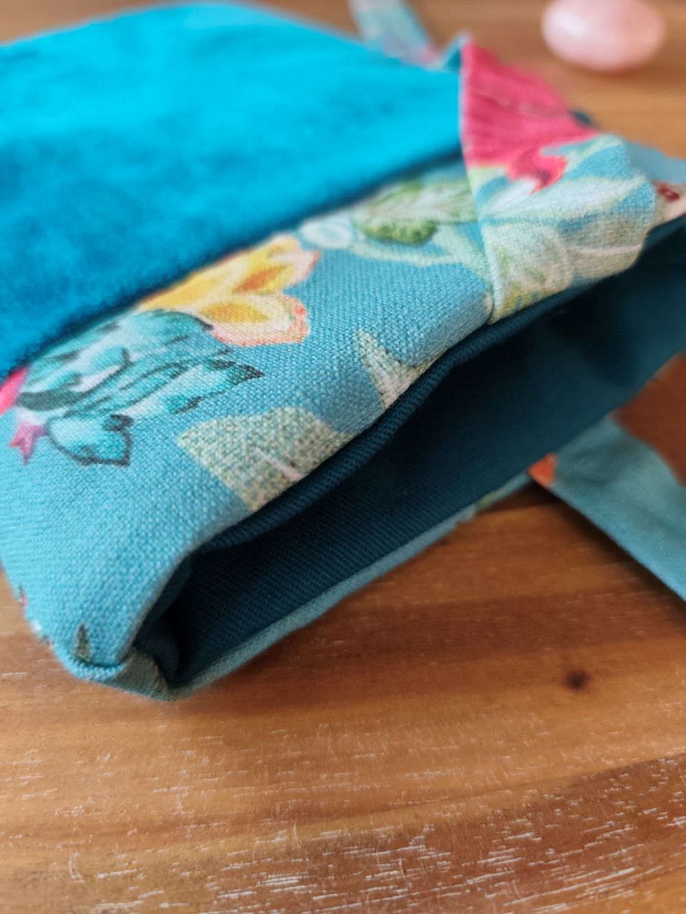 Pochette et protege Livre à Rubans en velours Vert bleu exotique, Des Mots dans du Velours, fabrication france, artisanat, marque page