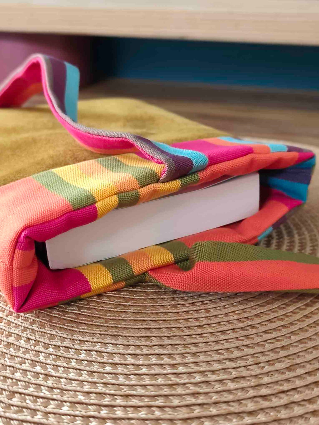Pochette Livre Trio Mots dans du Velours, protège livre à rubans molletonné velours chic Jaune caramel