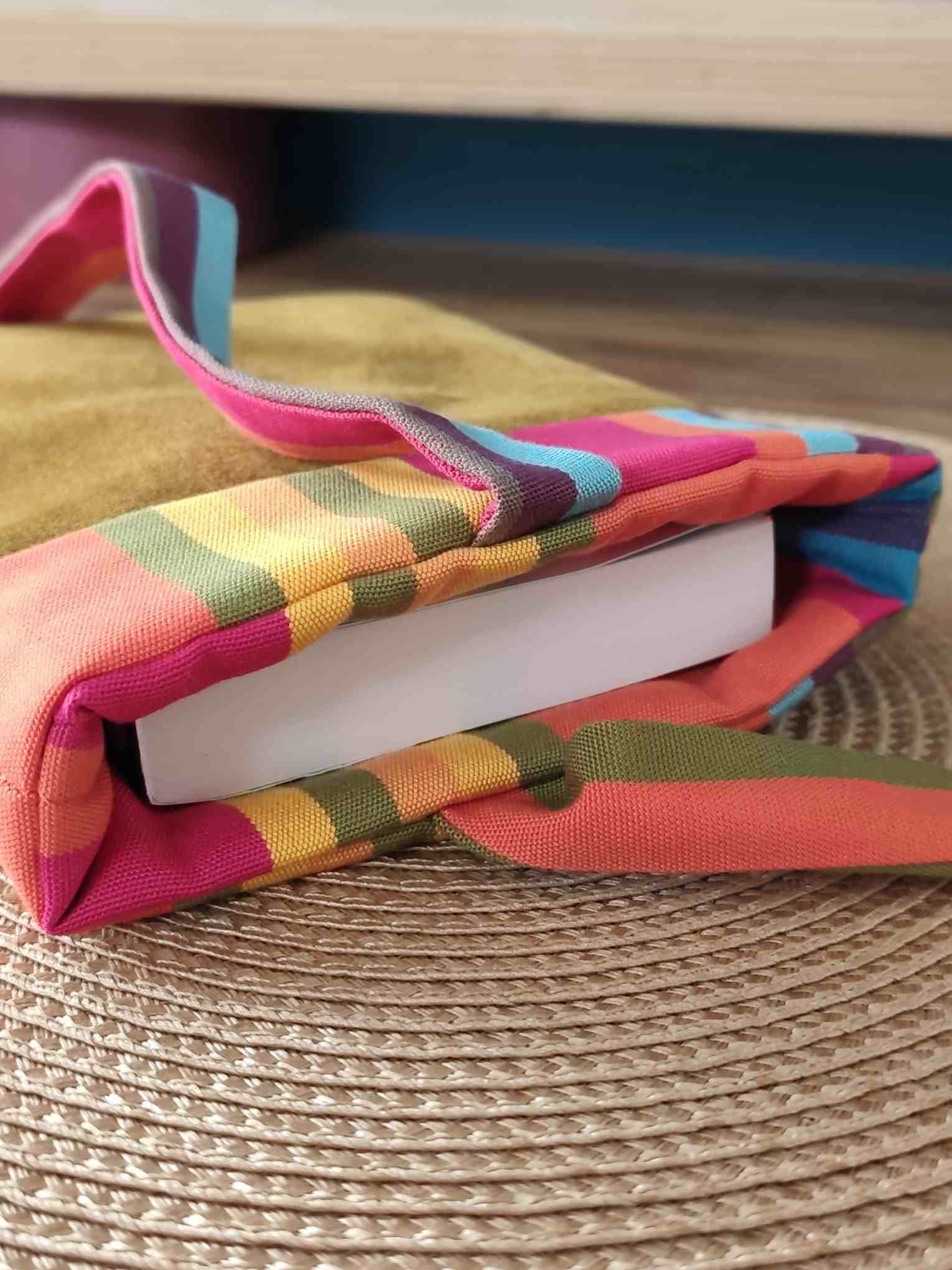 Pochette Livre Trio Mots dans du Velours, protège livre à rubans molletonné velours chic Jaune caramel