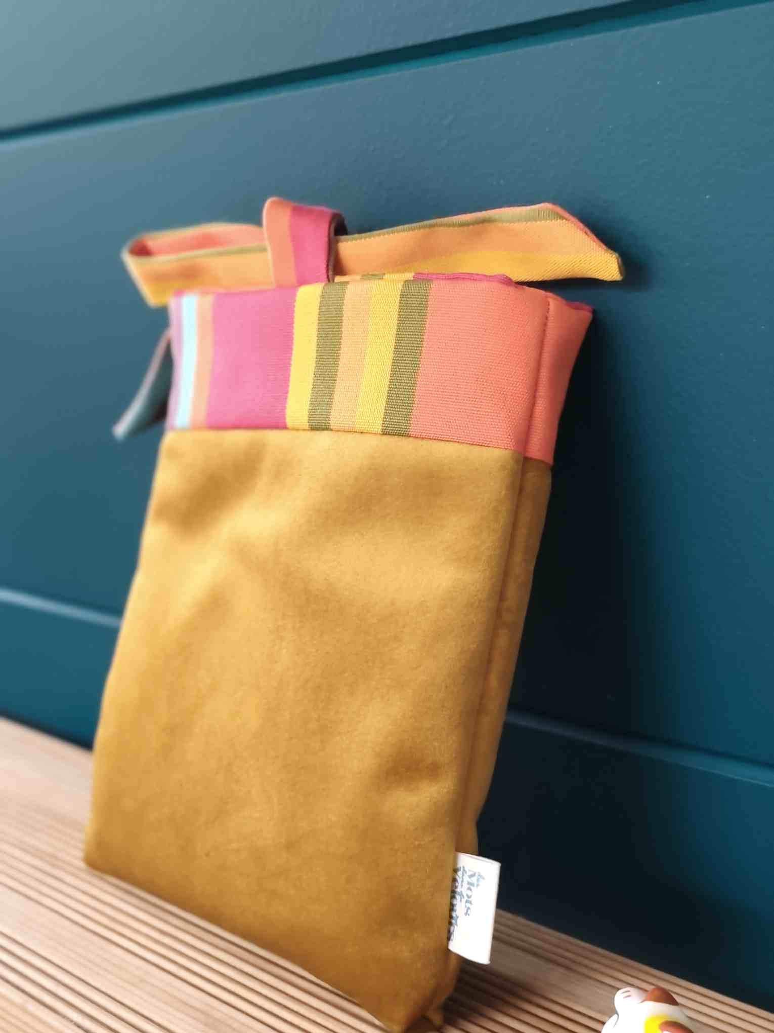 Pochette Livre Trio Mots dans du Velours, protège livre à rubans molletonné velours chic Jaune caramel