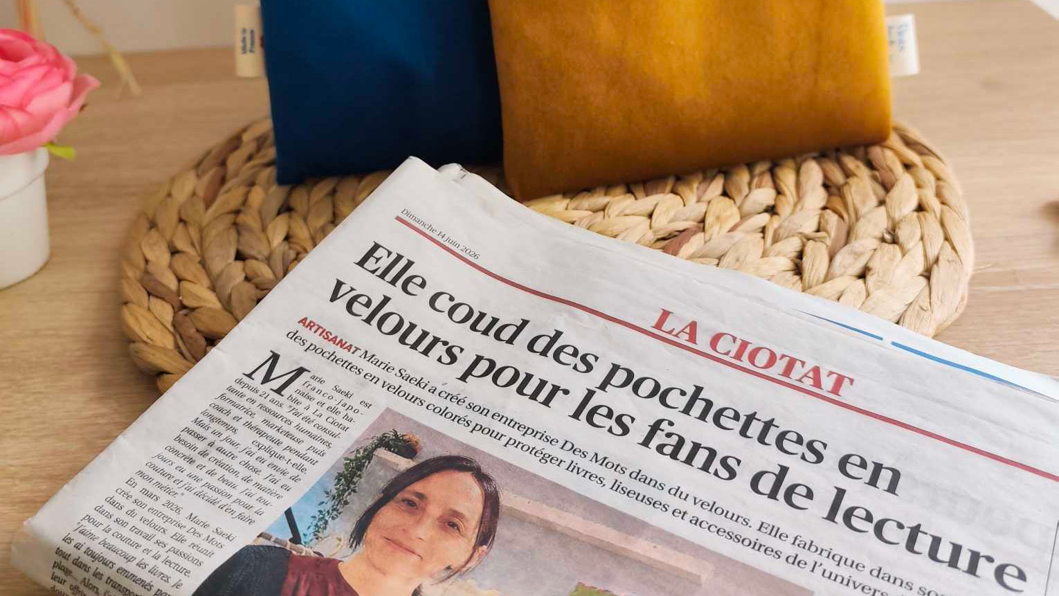 Pochettes livres artisanat francais des mots dans du velours presse article La Provence Juin 2026