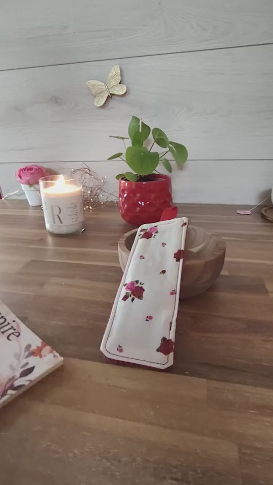 Vidéo Pochette Livre Mots dans du Velours, protege livre bouton pressions  artisanat francais marque page etui a lunette La Vie en Rose