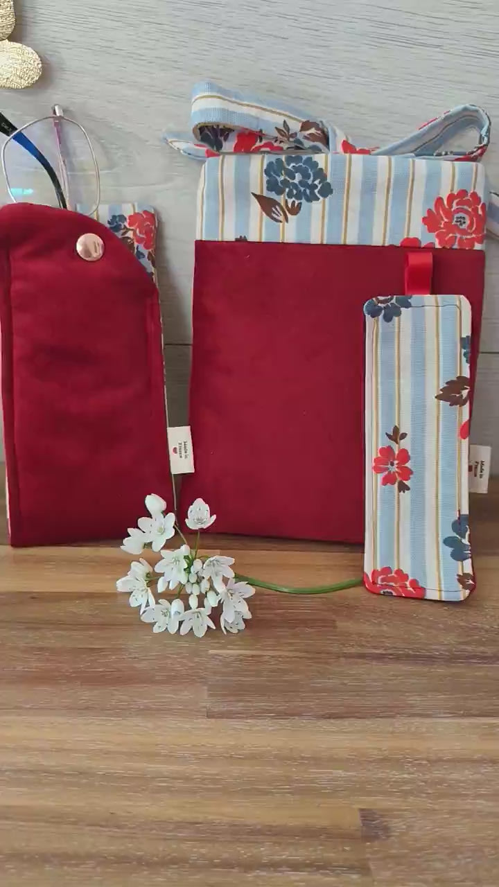 Pochette et protege Livre à Rubans en velours rouge Poppins, Des Mots dans du Velours, fabrication france, artisanat