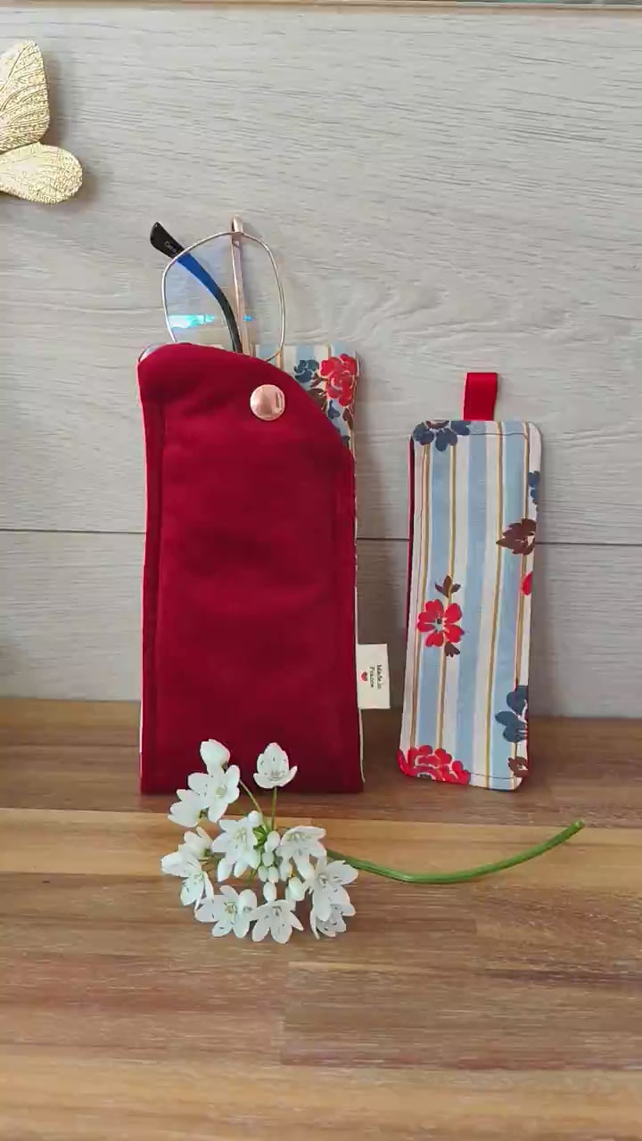 Des mots dans du velours pochettes livre artisanat france velours rouge etui lunette marque pages